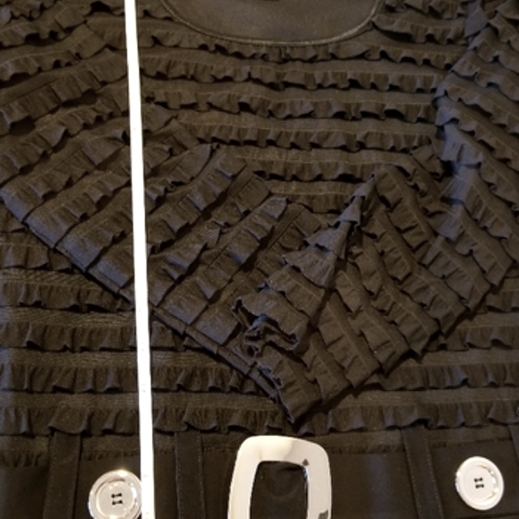 Frank Lyman Black Ruffle Silver Belt Top. - Picture 6 of 9